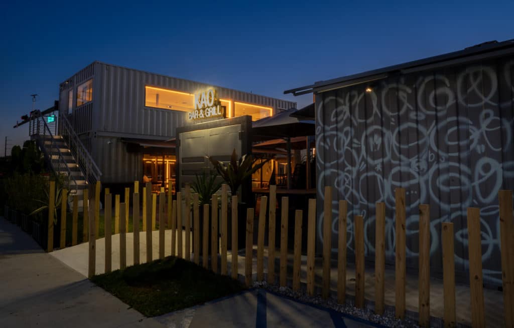 Ресторан-контейнер KAO Bar & Grill