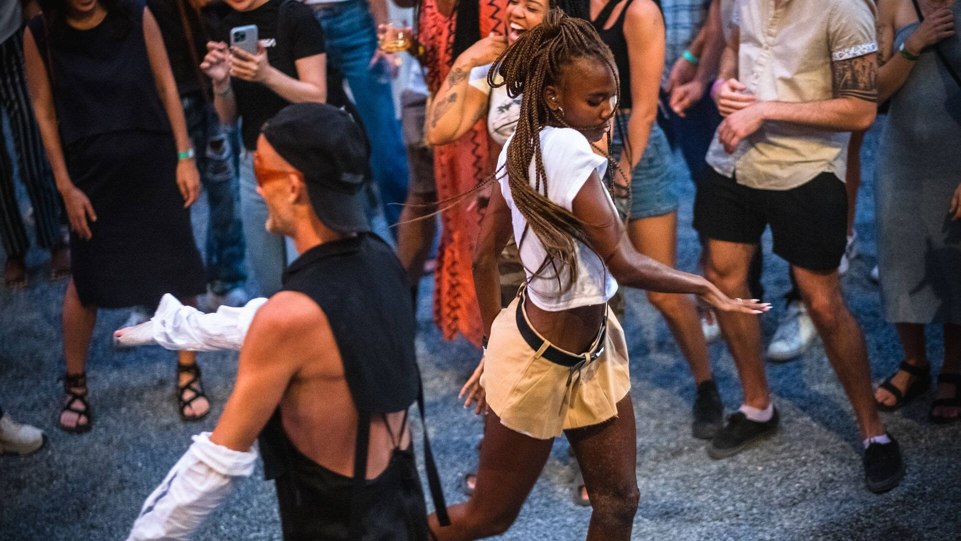 Откройте новый сезон MoMA PS1 Warm Up