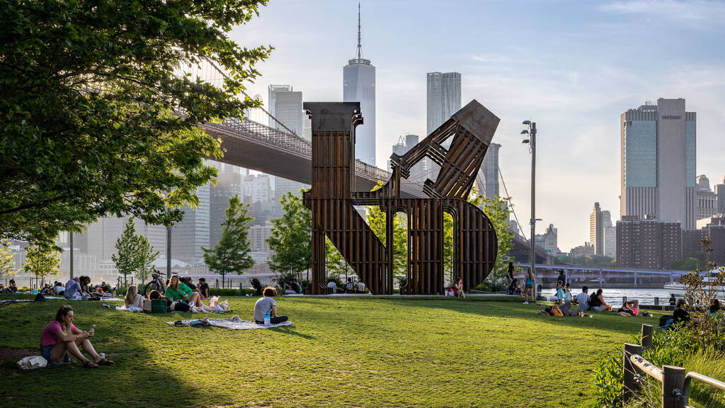 Инсталляция в Brooklyn Bridge Park